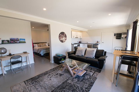 Mortimers Wines - The Vines Studio - Accommodation Gold Coast 2