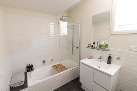 Mortimers Wines - The Vines Studio - Accommodation Gold Coast 3