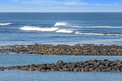 Moyan - Standing Tall At The Edge Of The Indian Ocean - Gold Coast 4U 2