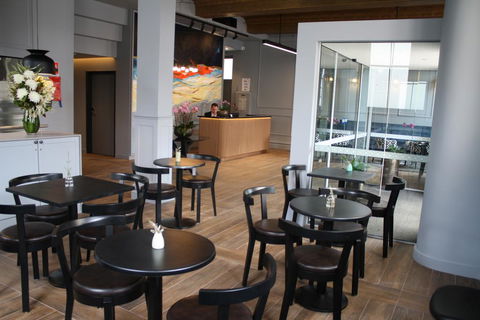 Mrs Banks Hotel - Accommodation Gold Coast 2