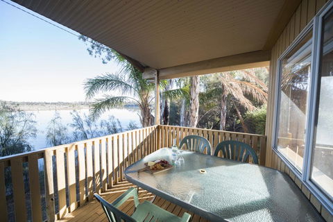 Mundic Waterfront Cottages - Gold Coast 4U 0