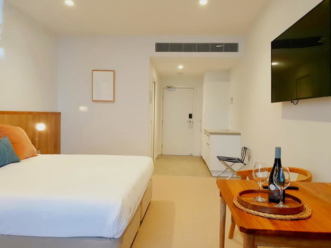 Nagambie Waterfront Motel - 1 Gold Coast 2