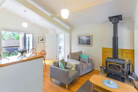 NATURE LOVERS DREAM // FIREPLACE //ACCESS TO HIKES - Gold Coast 4U 1