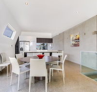 Nautilus 2 Luxury Retreat - Modern beachfront townhouse WiFi water views - Accommodation Gold Coast