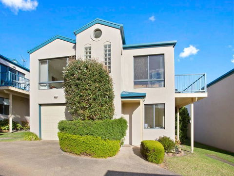 NELSON COVE 2 - Townhouse A Short Walk To Town - Accommodation Gold Coast 0