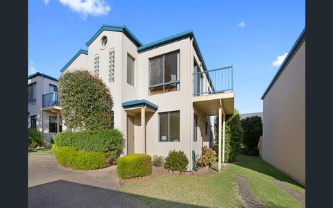 NELSON COVE 2 - Townhouse A Short Walk To Town - Accommodation Gold Coast 1