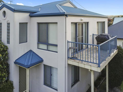 NELSON COVE 2 - Townhouse A Short Walk To Town - Accommodation Gold Coast 2