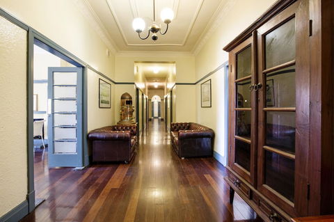 Captain Stirling Hotel - Gold Coast 4U 6