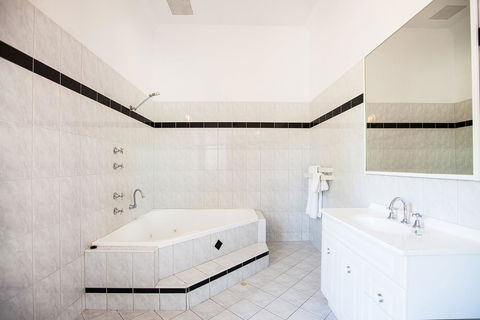 Captain Stirling Hotel - Gold Coast 4U 26