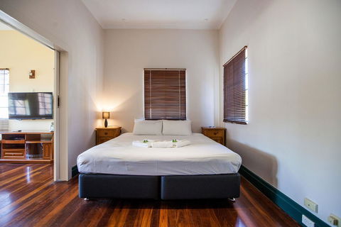 Captain Stirling Hotel - Gold Coast 4U 1