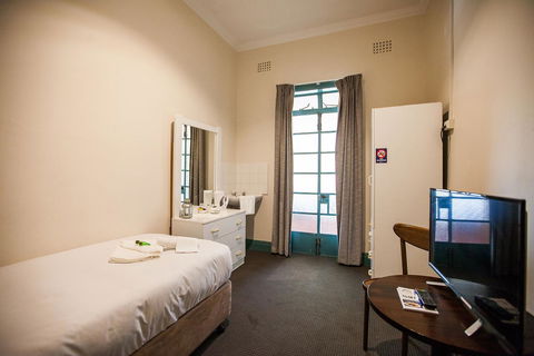 Captain Stirling Hotel - Gold Coast 4U 3
