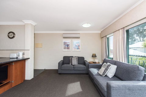 Subiaco Village 20 - Accommodation Gold Coast 4