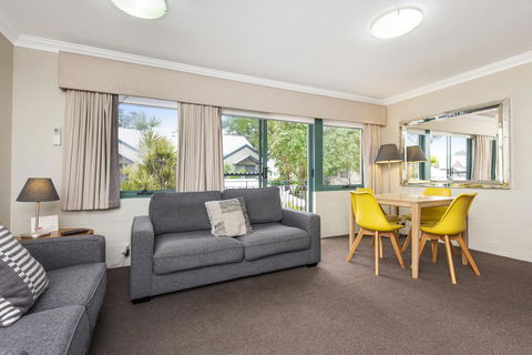 Subiaco Village 20 - Accommodation Gold Coast 2