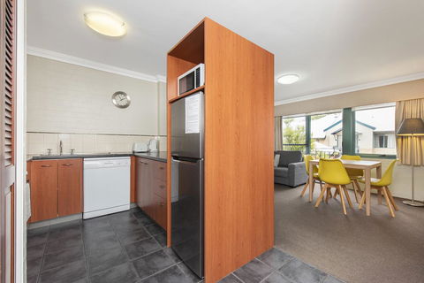 Subiaco Village 20 - Accommodation Gold Coast 9