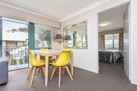 Subiaco Village 20 - Accommodation Gold Coast 3