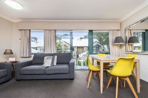 Subiaco Village 20 - Accommodation Gold Coast 1