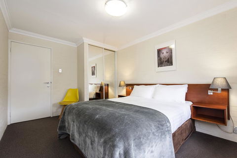 Subiaco Village 20 - Accommodation Gold Coast 12