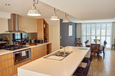 The Urban Beach House - Gold Coast 4U 4