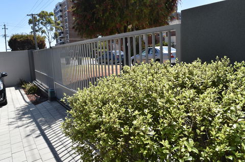 Central Executive Townhouse - Gold Coast 4U 11