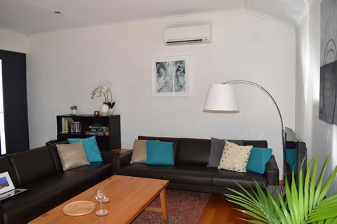 Central Executive Townhouse - Gold Coast 4U 13