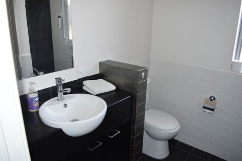 Central Executive Townhouse - Gold Coast 4U 8
