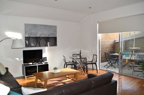 Central Executive Townhouse - Gold Coast 4U 1