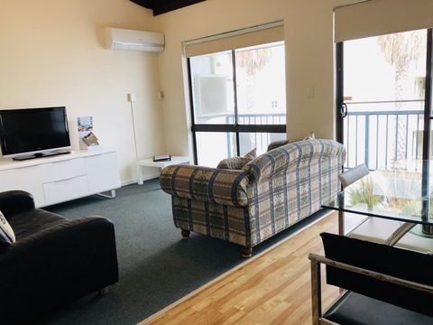 Seashore Memories - Sleeps 3 - Gold Coast 4U 3