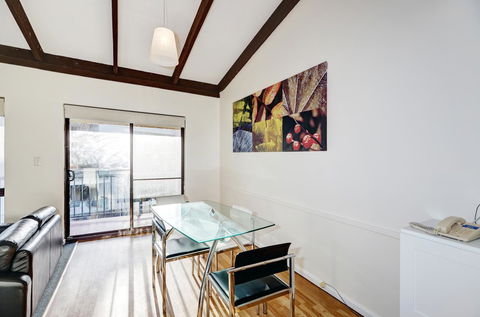 Seashore Memories - Sleeps 3 - Gold Coast 4U 9