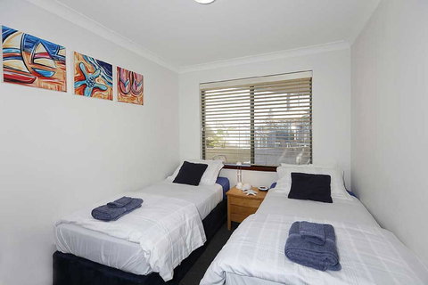 Beachfront @ Scarbs - 1 Gold Coast 8