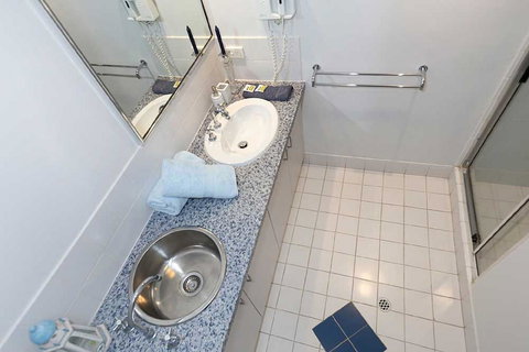 Beachfront @ Scarbs - 1 Gold Coast 10