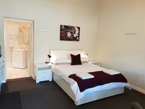 Stirling Apartments - Studio 1 - Accommodation Gold Coast 0
