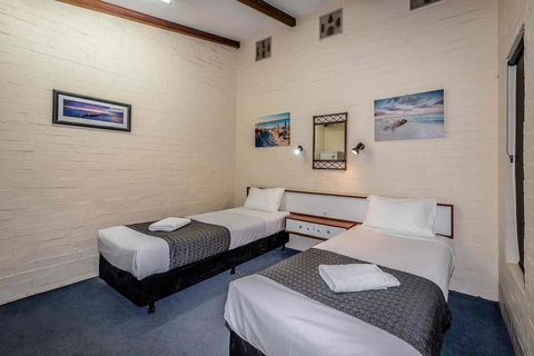 Nightcap At Wintersun Hotel - Gold Coast 4U 16