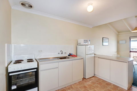 West Beach Lagoon 114 â€“ Ocean Views - Gold Coast 4U 5