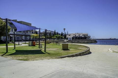 Luxury Suite Bunbury - Gold Coast 4U 19
