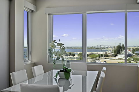 Luxury Suite Bunbury - Gold Coast 4U 6