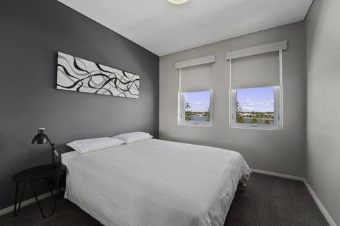 Luxury Suite Bunbury - Gold Coast 4U 12