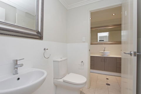 Zappeion Apartments - Accommodation Gold Coast 28