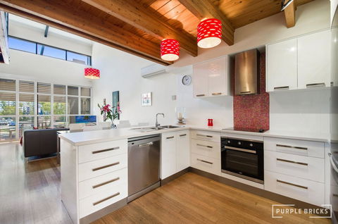 Spacious Central Townhouse - Accommodation Gold Coast 3