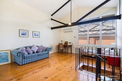 Spacious Central Townhouse - Accommodation Gold Coast 5