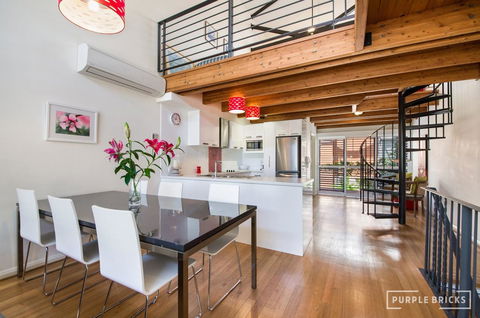 Spacious Central Townhouse - Accommodation Gold Coast 0