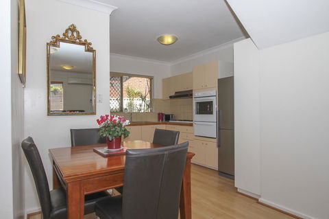 Leederville Townhouse - Gold Coast 4U 1