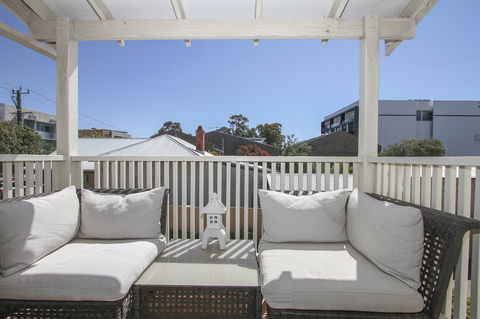 Leederville Townhouse - Gold Coast 4U 8