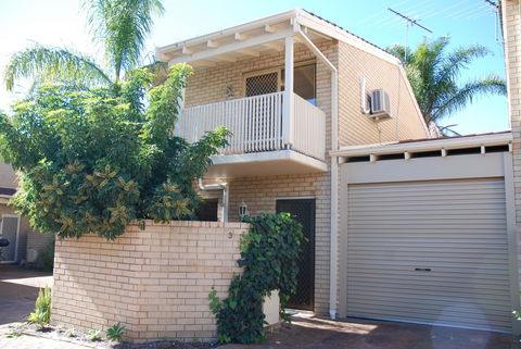 Leederville Townhouse - Gold Coast 4U 7