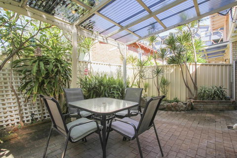 Leederville Townhouse - Gold Coast 4U 11