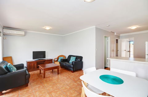 West Beach Lagoon 204 â€“ Ground Floor - Gold Coast 4U 11