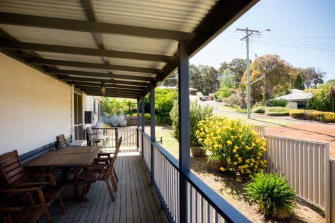 Yvonnes Rest Holiday Home - Gold Coast 4U 1
