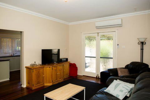 Yvonnes Rest Holiday Home - Gold Coast 4U 6