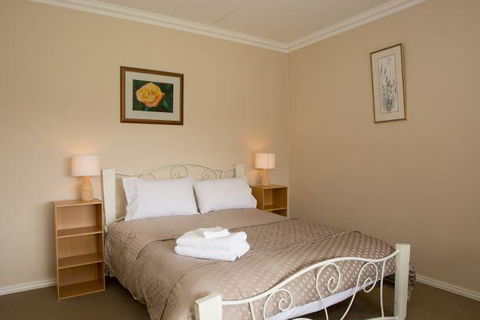 Yvonnes Rest Holiday Home - Gold Coast 4U 5