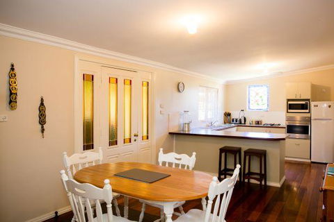 Yvonnes Rest Holiday Home - Gold Coast 4U 0