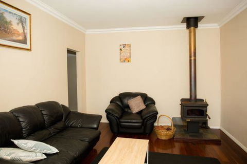 Yvonnes Rest Holiday Home - Gold Coast 4U 7